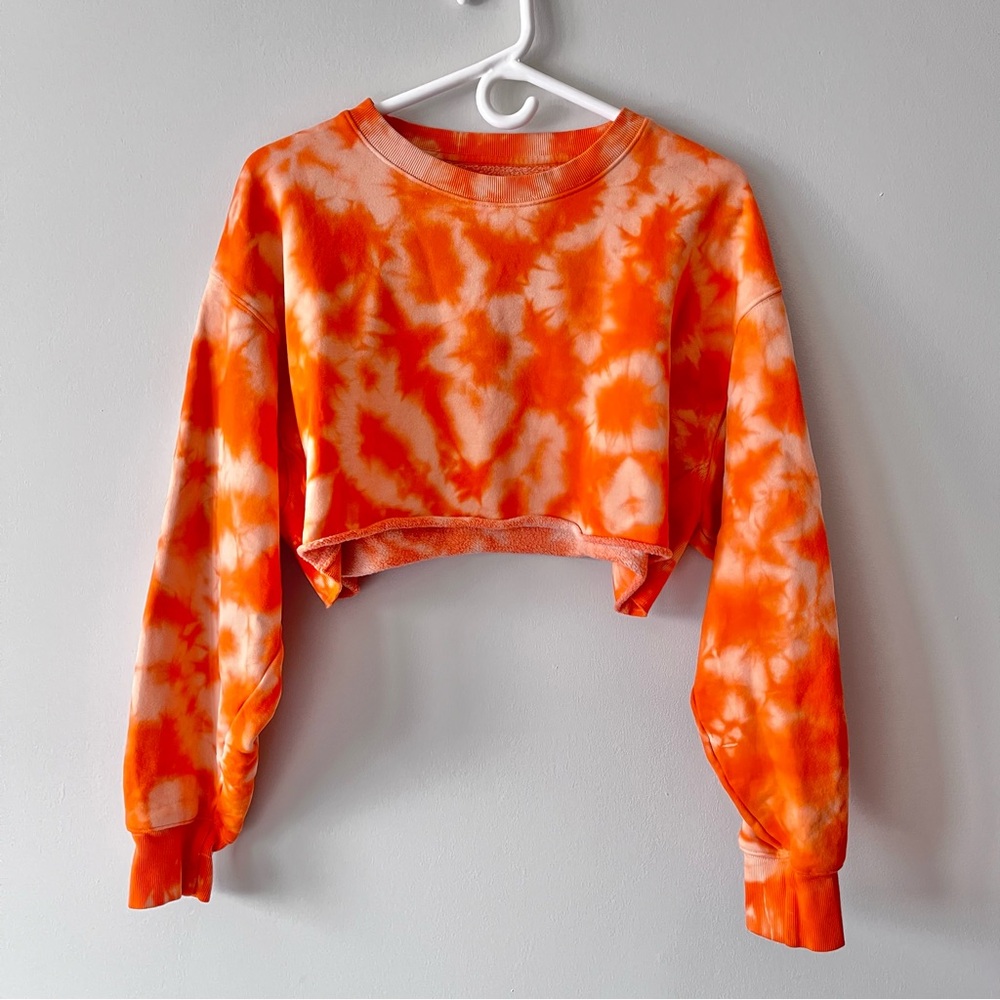 Aritzia TNA COZY tie dye cropped fleece sweatshirt